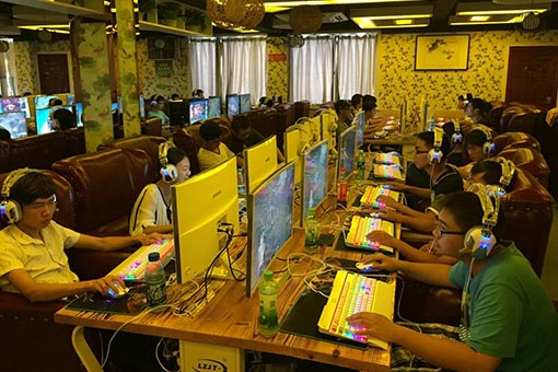 網(wǎng)吧電腦桌圖片